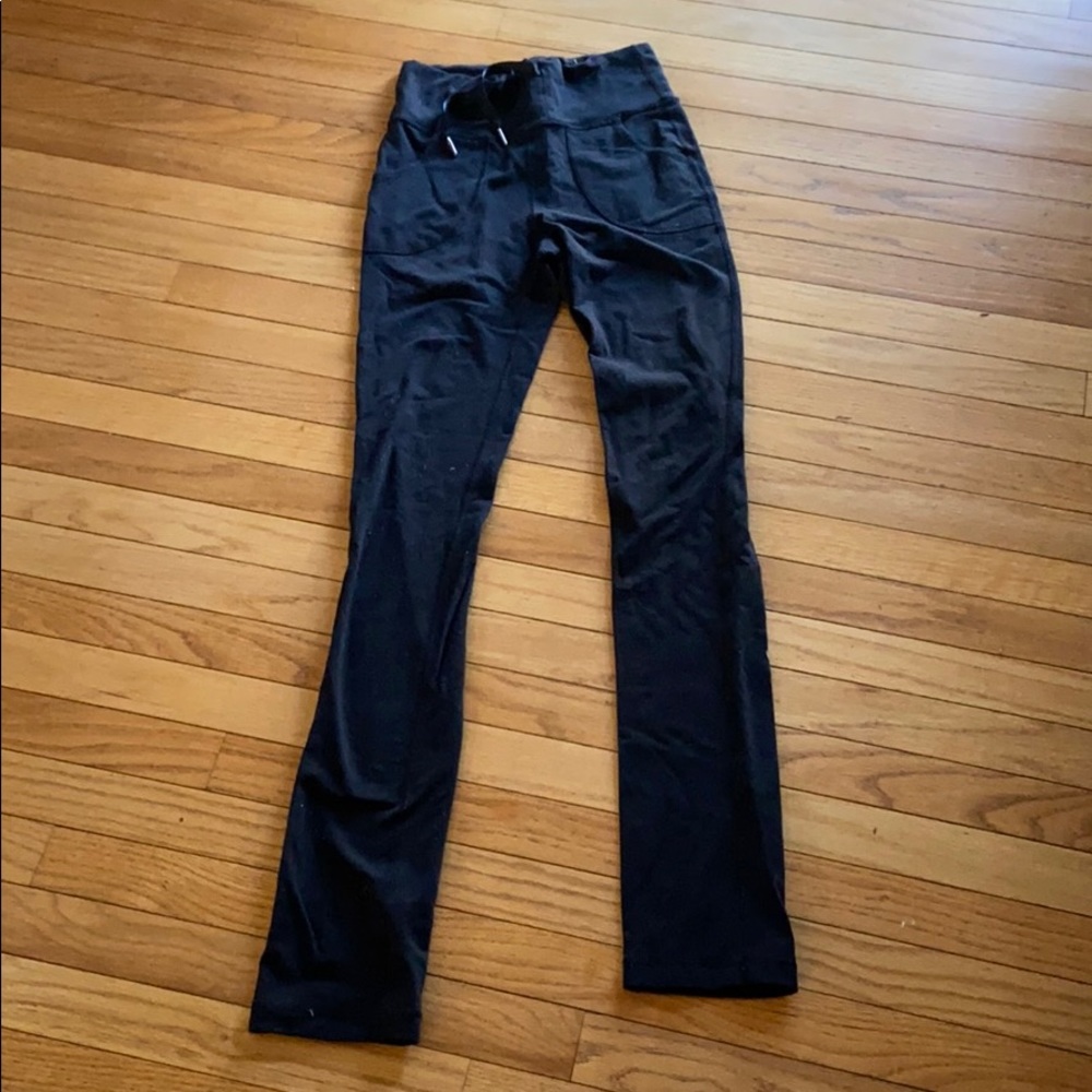 Lululemon Size 6, tie waist,  Straight leg legging